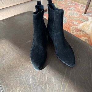 Suede boots worn once